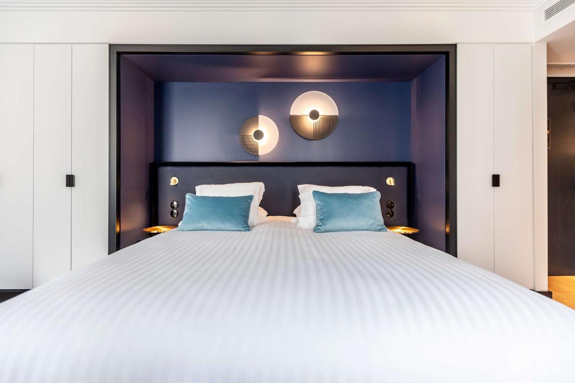 Deluxe King Room with Sofa Bed,1729997054:JPEG